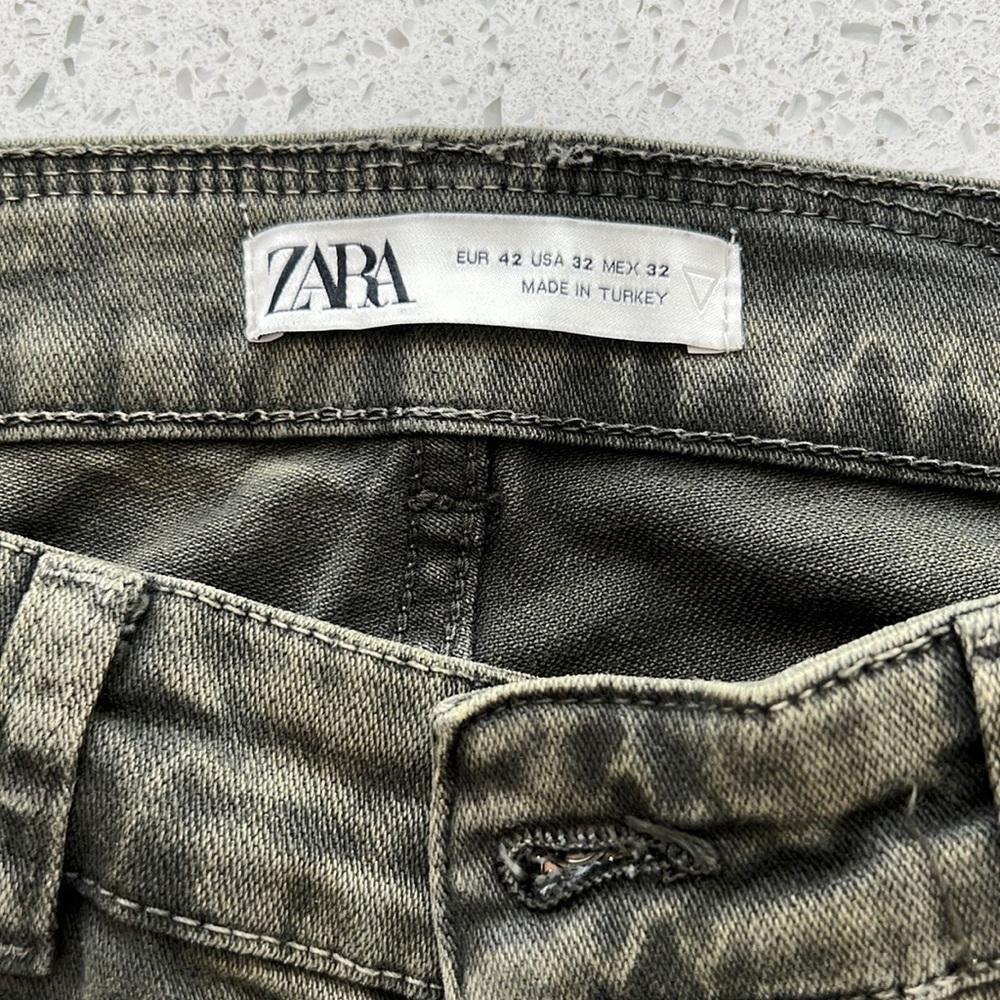Zara Ripped Jeans - Picture 2 of 5